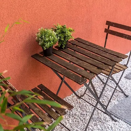 Independenthouse 5terre Garden , Parking Apartman